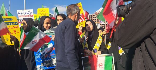 اجتماع عظیم دانش‌آموزان شهر مشهد به مناسبت روز دانش‌آموز