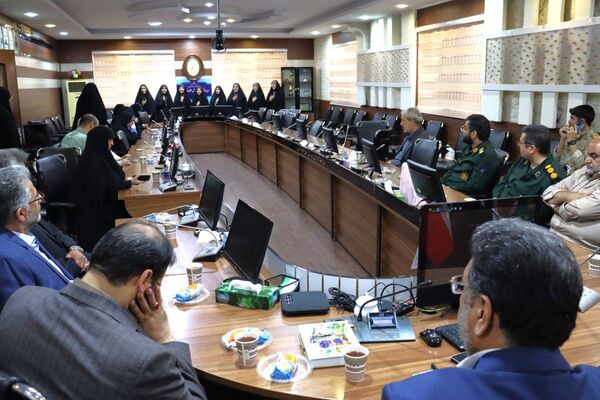 گرامیداشت هفته معلم با تجلیل از فرهنگیان آموزش و پرورش منطقه ۱۴ 