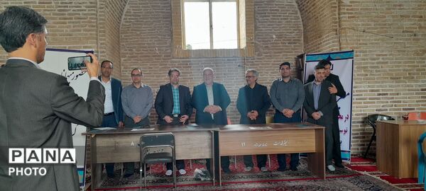 خدمت رسانی ادارات و سازمان های شهرستان نیشابور در میزخدمت نماز جمعه 
