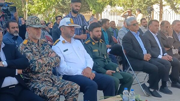نواختن زنگ استانی مهر، ایثار و مقاومت در مدرسه نمونه دولتی ۹ دی به مناسبت آغاز سال تحصیلی و هفته دفاع مقدس