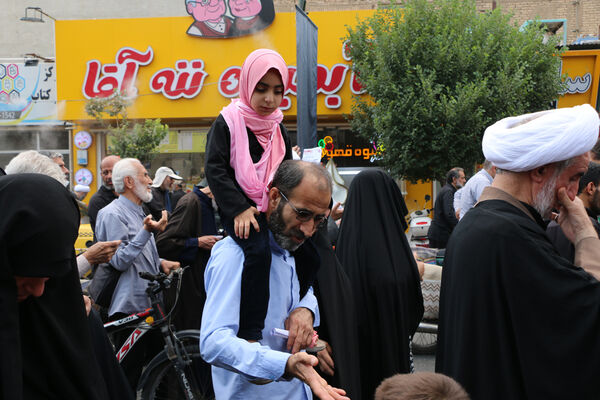 راهپیمایی نمازگزاران جمعه قم در محکومیت جنایات اردوگاه «النصیرات»