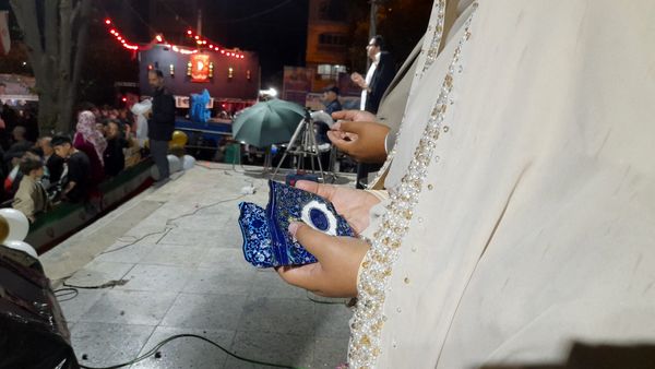 شب هشتادم، روایت عشقی خارج از قاب پیوند دو دل در میان خروش خیابان‌ها