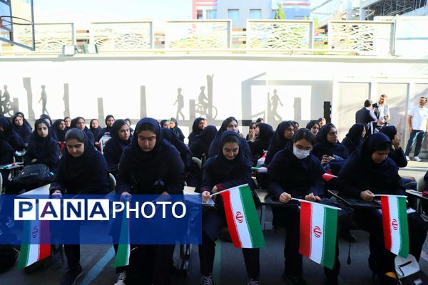 نواختن زنگ آغاز سال تحصیلی با حضور وزیر دادگستری 