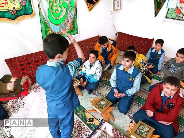 آموزش احکام دینی به دانش آموزان در دبستان معراج منطقه ۱۰