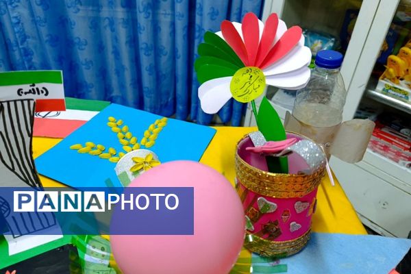  نمایشگاه دستاوردهای انقلاب و روایت‌های فجر در دبستان سمیه شهریار