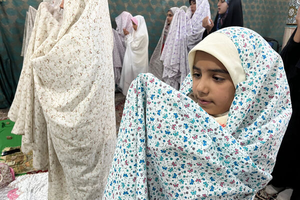 اعتکاف دختران دانش‌آموز شهر سورمق