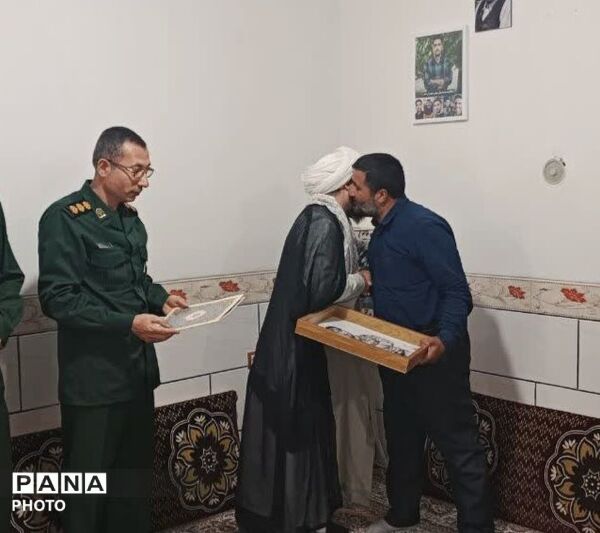 دیدار اعضای کمیته خادم الشهدا شهرستان کبودرآهنگ با خانواده شهدا