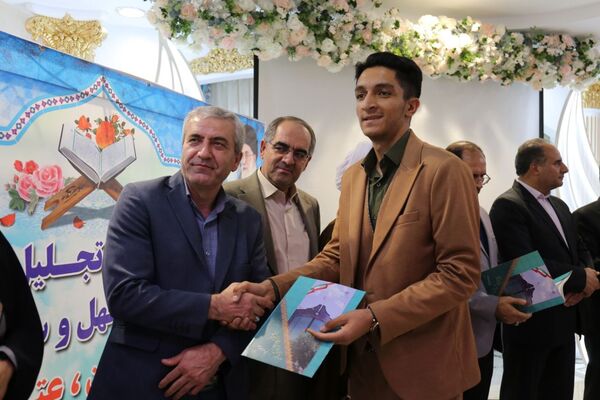 نشست مدیرکل آموزش و پرورش آذربایجان شرقی با نمایندگان مجلس دانش‌آموزی