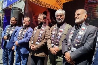 برپایی غرفه سازمان دانش‌آموزی در حاشیه اربعین رهبر شهید ایران 