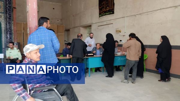 حضور پرشور مردم لرستان پای‌صندوق‌های رأی‌گیری