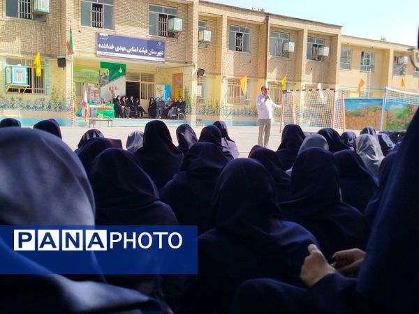 دانش‌آموزان مدرسه مهدی خدابنده با شهدا تجدید پیمان کردند