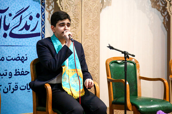 دورهمی قرآنی حافظان و قاریان نوجوان در حرم حضرت معصومه(س)