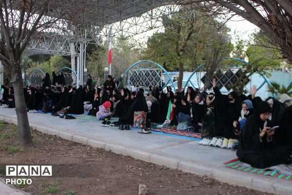 قرچک، نوروز را با اقتدا به شهدا آغاز کرد