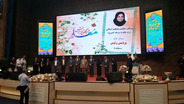 معلم قلب تپنده پایتخت دانایی