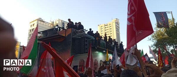 بغض گلوگیر ملت در آخرین دیدار با امام شهید