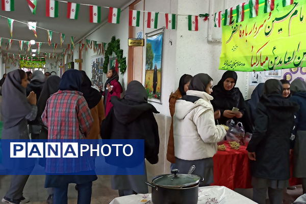 برگزاری نمایشگاه مشاغل خانگی در دبیرستان شاهد ام ابیها، شهرستان آباده