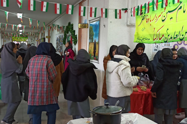 برگزاری نمایشگاه مشاغل خانگی در دبیرستان شاهد ام ابیها، شهرستان آباده