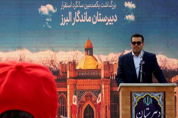 برگزاری جشن یکصدمین سال استقرار دبیرستان ماندگار البرز