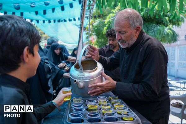 مراسم باشکوه ظهر عاشورا در حسینیه خیمه‌الانتظار مشهد مقدس
