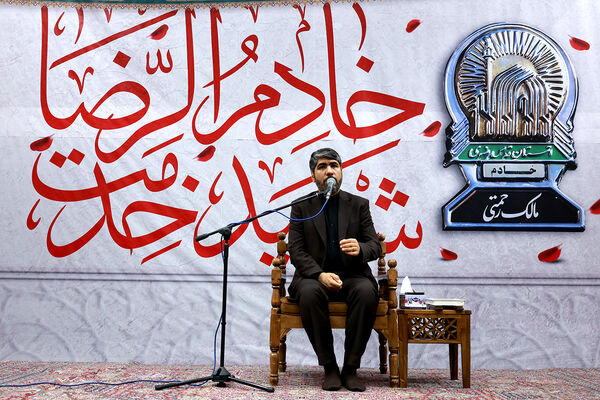 مراسم بزرگداشت شهیدان خدمت در دبیرستان متوسطه دوم امام صادق(ع)