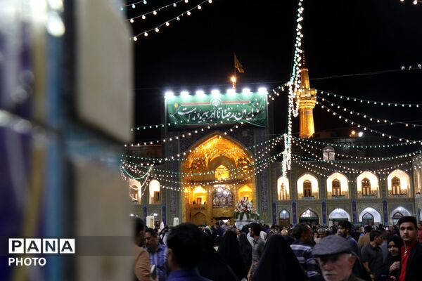 شام ولادت علی ابن موسی‌الرضا، در حریم رضوی