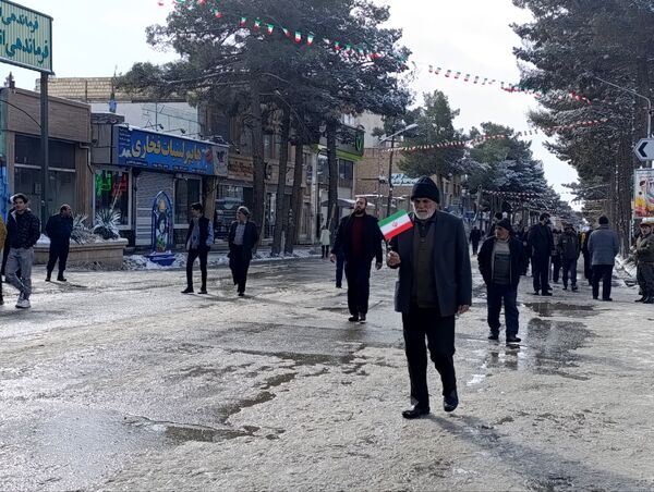 نغمه‌های انقلاب در راهپیمایی ۲۲ بهمن