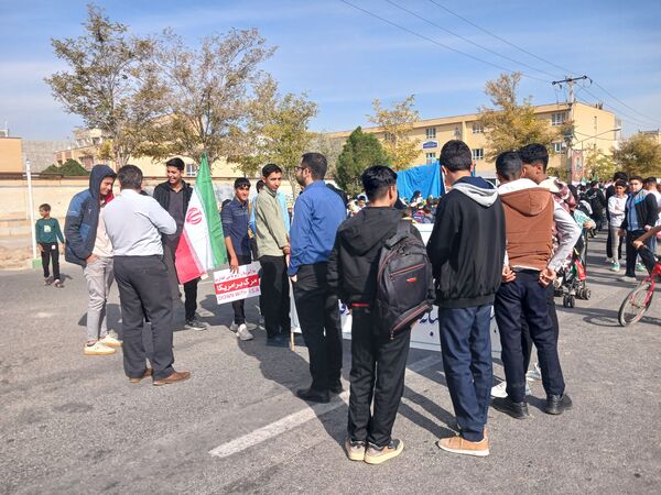 راهپیمایی روز 13 آبان در کوچه‌های شهر رضویه
