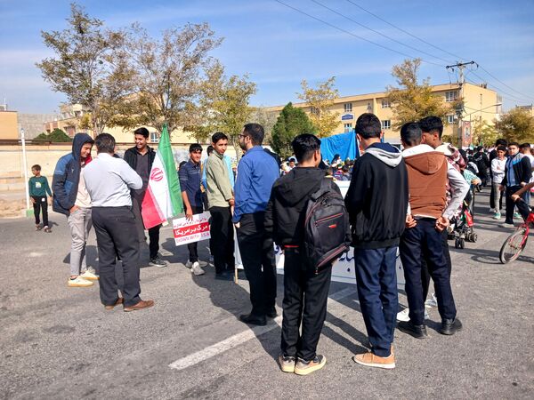 راهپیمایی روز 13 آبان در کوچه‌های شهر رضویه