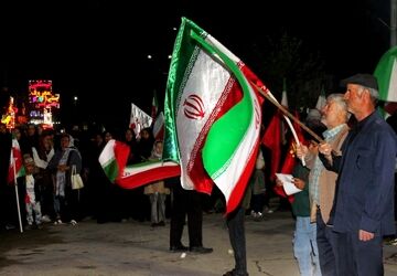 چترود صحنه اجتماع مردمی در روز جمهوری اسلامی