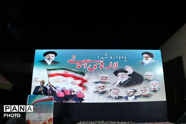 لاله‌های آسمانی در دبستان دخترانه حسین فاطمه یزد شکوفا شدند