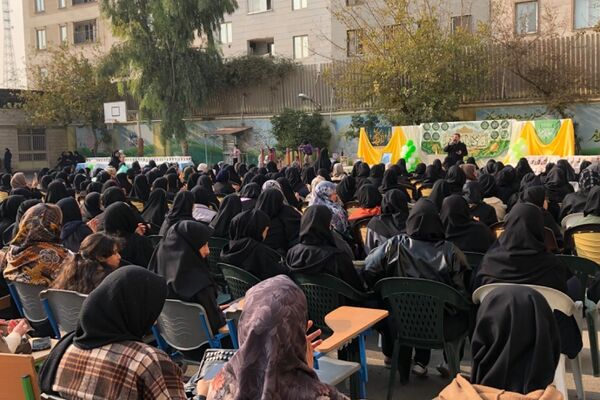 جشن روز مادر در دبیرستان دخترانه عاشورا ناحیه دو شهرری 