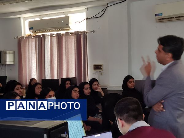 مشاوره کنکور برای دوازدهمی‌های زهرای مرضیه (س) با حضور مشاور کشوری