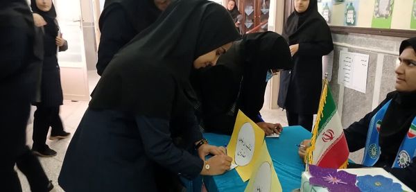 حس و حال انتخابات شورای دانش آموزی در دبیرستان حضرت خدیجه (س) جعفریه قم 