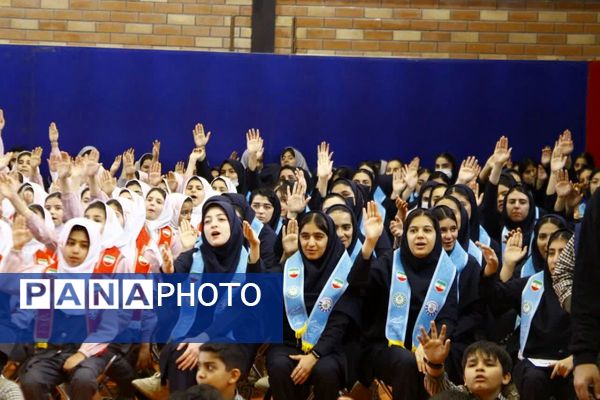 حضور سه‌گانه فرماندار، امام جمعه و مدیر آموزش‌و‌پرورش در همایش یاوران انقلاب فیروزکوه