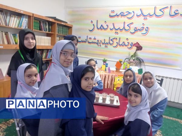 گرامیداشت هفته کتاب و کتابخوانی در مدرسه مهندس رحمانی فرد ناحیه یک مشهد 