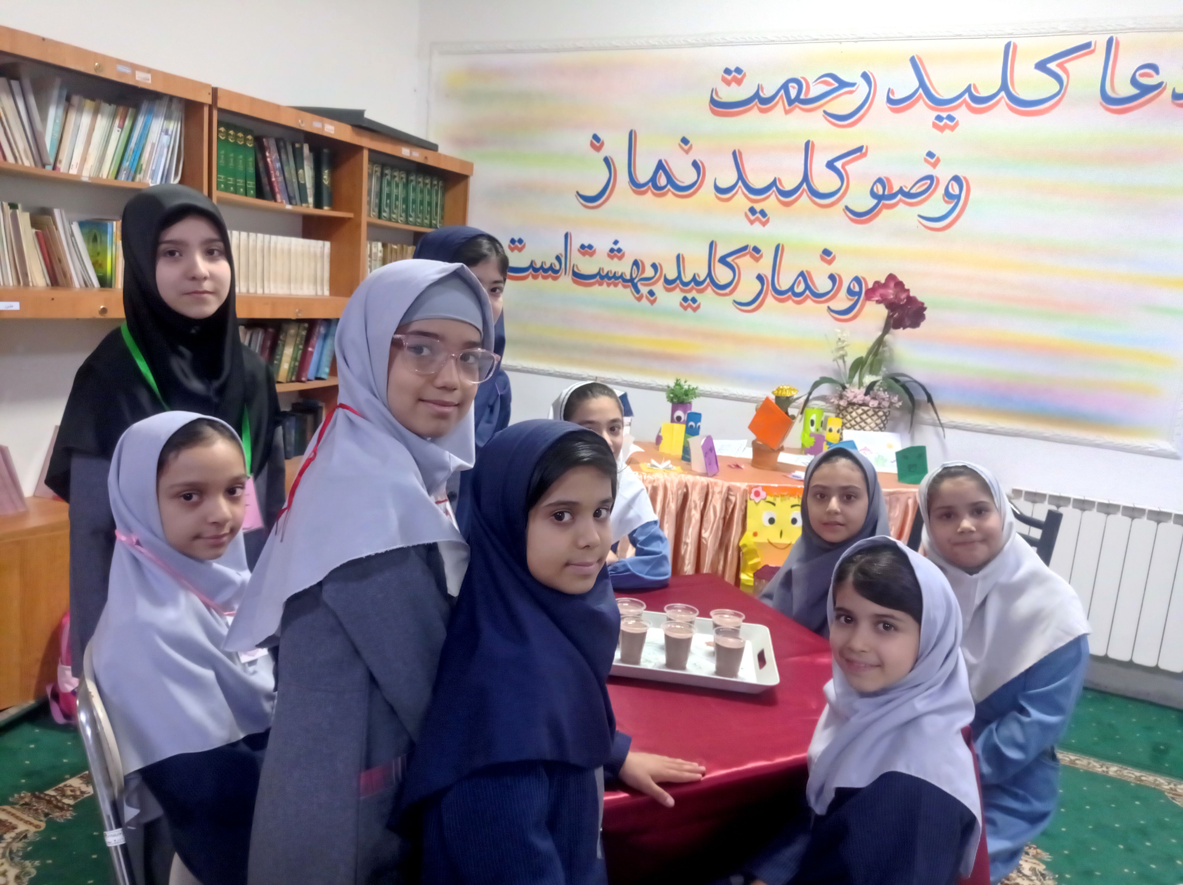 گرامیداشت هفته کتاب و کتابخوانی در مدرسه مهندس رحمانی فرد ناحیه یک مشهد 