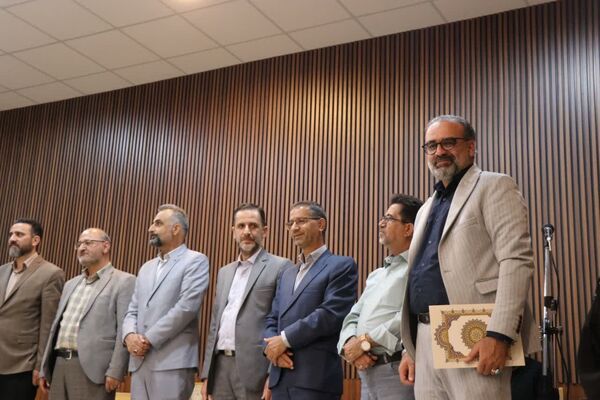 آیین تجلیل از اعضای ستاد سومین جشنواره استانی تئاتر خیابانی کودک و نوجوان‌ در دلیجان
