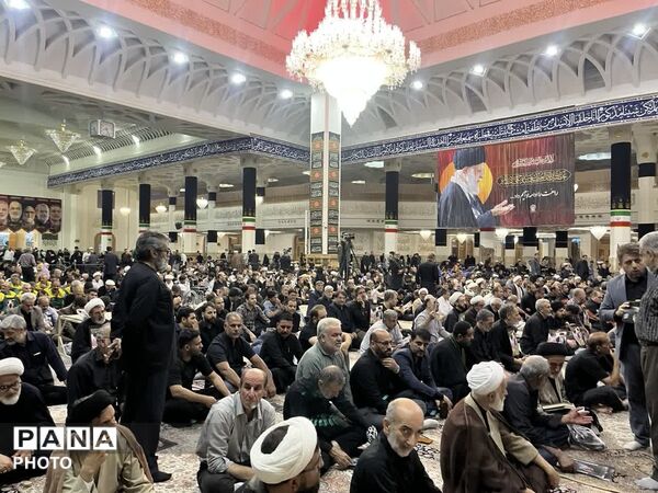 مراسم بزرگداشت رهبر شهید انقلاب در حرم حضرت معصومه(س)
