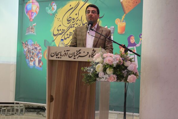 آیین تجلیل از برگزیدگان جشنواره‌های فرهنگی و هنری شمال‌غرب کشور در تبریز