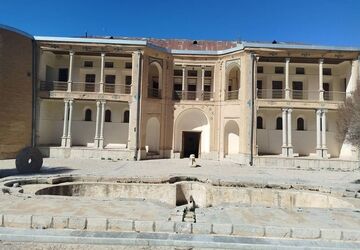 گنجی نهفته در بام بختیاری