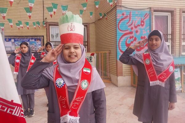 مدارس اسلامشهر یکصدا در جشن انقلاب 