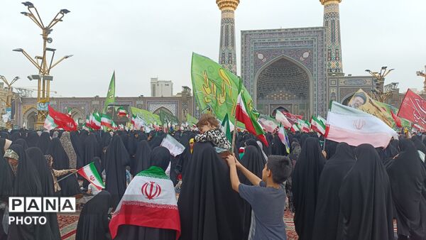 چهل هزار نوجوان بامشتهای گره کرده