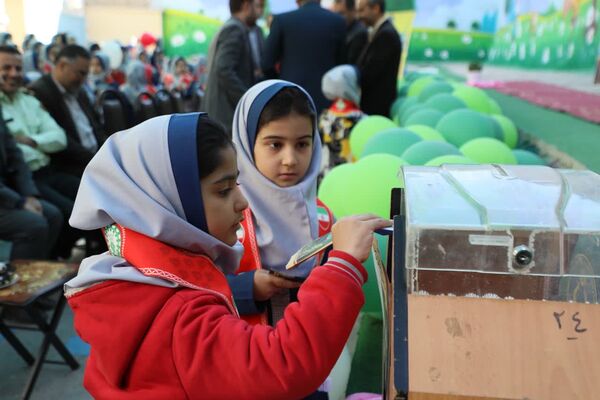 برگزاری مشترک جشن عاطفه‌ها در همدان با مشارکت کمیته امداد و سازمان دانش‌آموزی