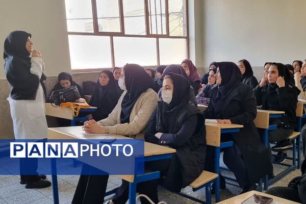 اولین دوره آموزشی کیفیت بخشی برنامه‌های سلامت و تندرستی ویژه آموزگاران پایه مدارس ابتدایی منطقه کهریزک 