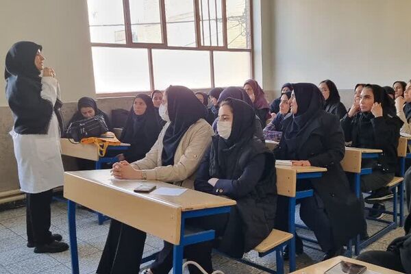 اولین دوره آموزشی کیفیت بخشی برنامه‌های سلامت و تندرستی ویژه آموزگاران پایه مدارس ابتدایی منطقه کهریزک 