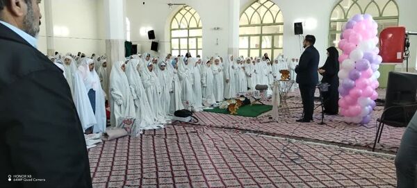 آیین جشن تکلیف دختران دانش‌آموز در جعفریه قم