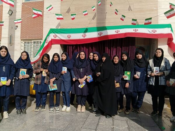   جشن شعبانیه در دبیرستان دخترانه ذبیح الله هوشیار مشهد