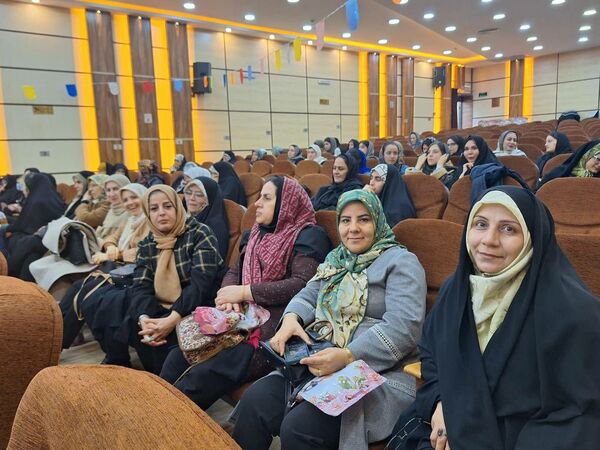 گرامیداشت معلمان و فارغ‌التحصیلان در دبیرستان شهید بابایی