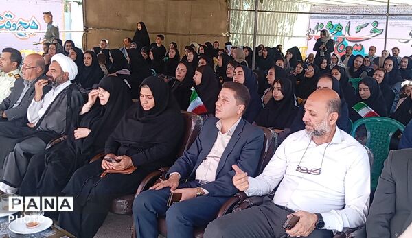 نواختن زنگ جوانه ها با یاد شهدای دانش آموز 