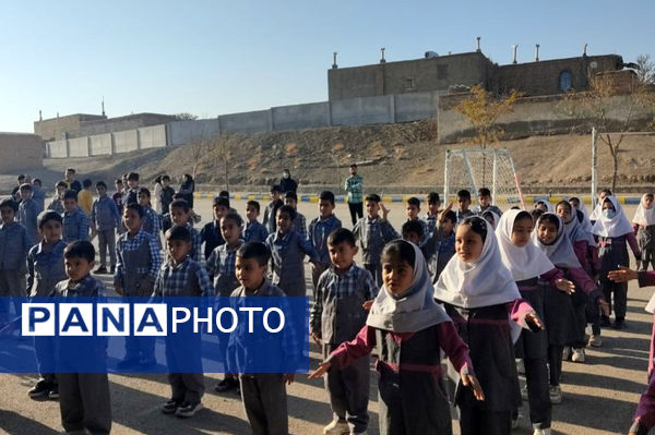 مراسم صبحگاهی دبستان شهید رحمت الله قلعه یزدانی و آموزشگاه آیت الله اراکی